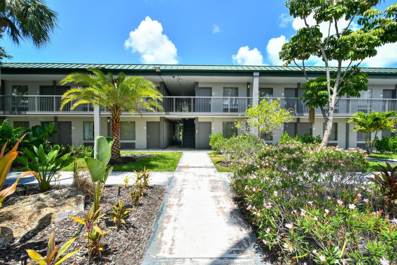 Aparthotel Ramad 612 - Pool, Bunk Beds, Huge TV, Tiki Bar South Bradenton Exterior foto