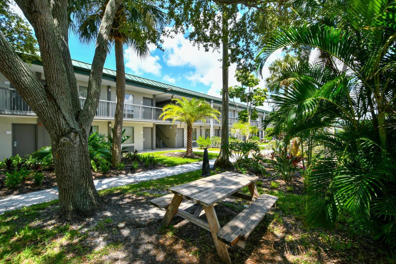 Aparthotel Ramad 612 - Pool, Bunk Beds, Huge TV, Tiki Bar South Bradenton Exterior foto